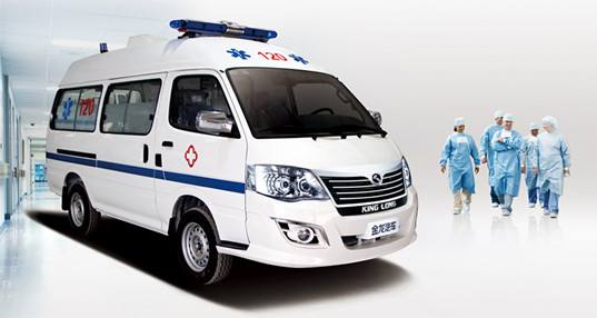 命悬一线牵动人心，救护车临危不乱治病救人_